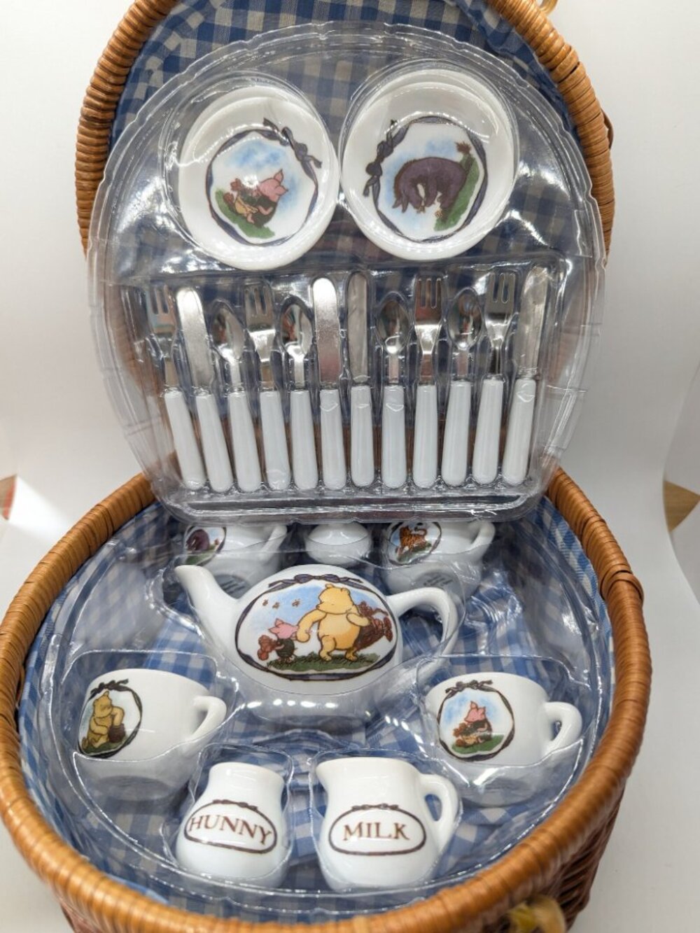 Vtg Schilling Winnie The Pooh Miniature Ceramic Tea & Cutlery in Straw Case